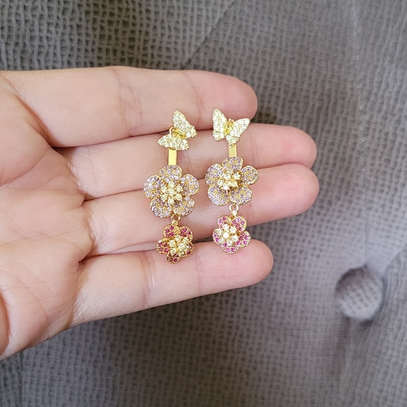 Eye👁 Candy🍭 Los Angeles🏙 Sparkley Floral💐 Ear👂Jacket Earrings - Picture 9 of 15